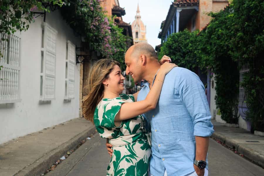 photo session through the streets of cartagena - Getsemaní street art: your real-world photo studio