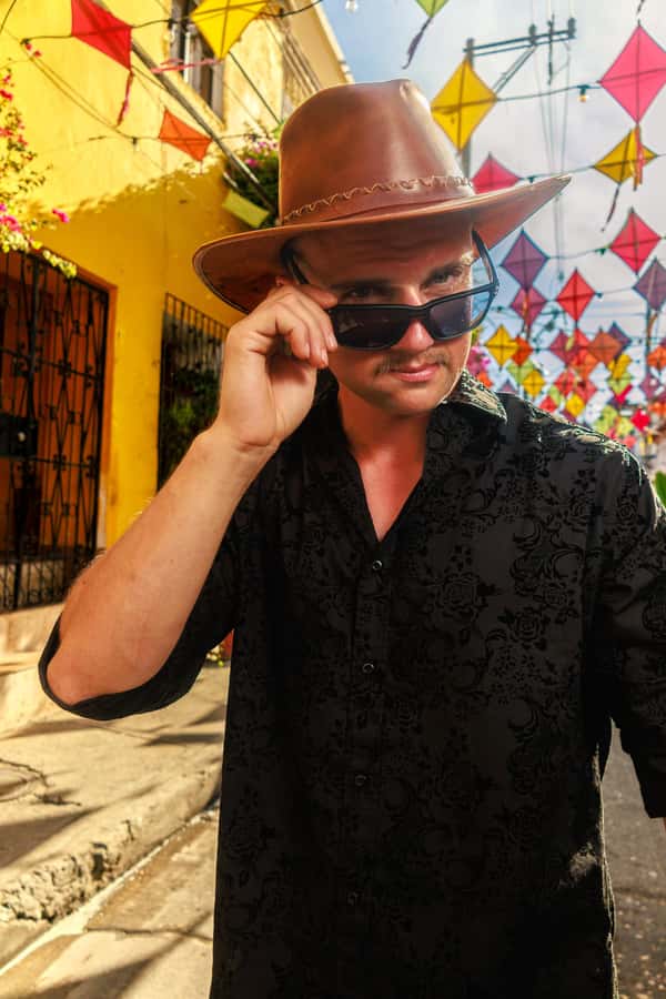 photo session through the streets of cartagena - Photos delivered the way you actually want them