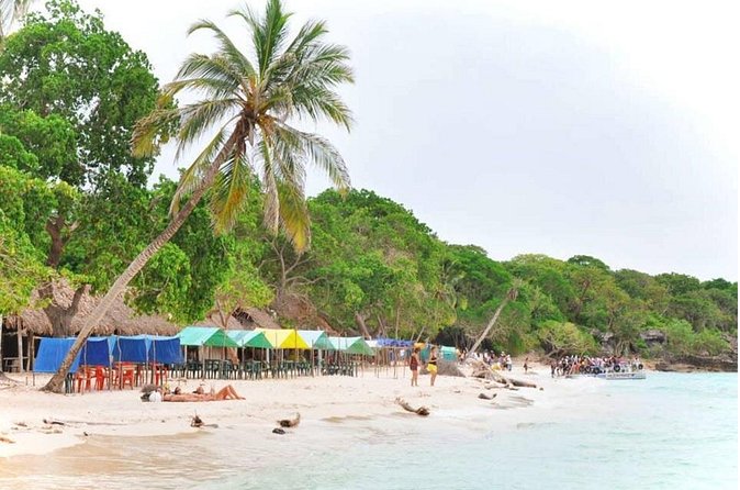 Playa Blanca Barú Tour with Lunch and hotel pick up - Weather Is the Real Schedule Boss