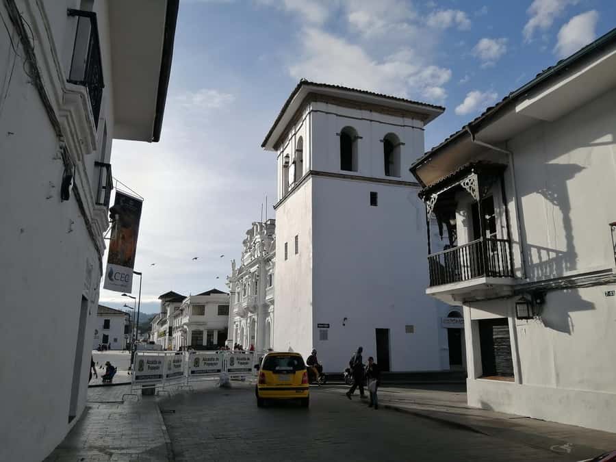 Popayán: Gastronomic Wonders and City Tour - Languages, Guides, and the Translator Factor