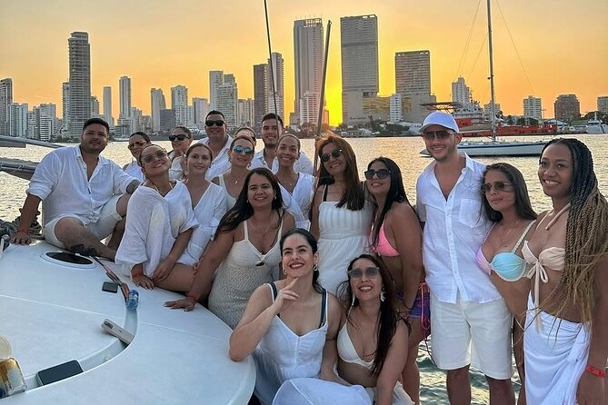 Premium Cruise Tour in Cartagena with Sunset and Open Bar - Where to meet at Puerta No 4 (and how to avoid getting stuck off the boat)