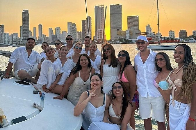 Premium Cruise Tour in Cartagena with Sunset and Open Bar - Duration and pacing: what “2 hours on the bay” really feels like