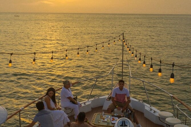 Premium Cruise Tour in Cartagena with Sunset and Open Bar - The onboard show: DJ or live music, dancers, dance classes, and contests