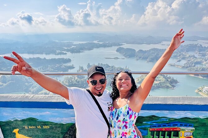 PREMIUM Guatapé Tour: Rock, Luxury boat ride, Meals & Llamas - Lunch and the Malecón de Guatapé: fueling the town walk