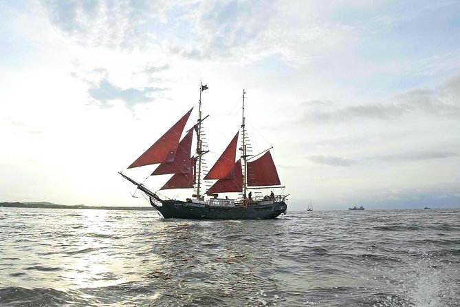 Premium Pirate Beach Adventure, Open sea Rope Swing, Drinks+Lunch - La Fantastica meeting point and the boat day rhythm