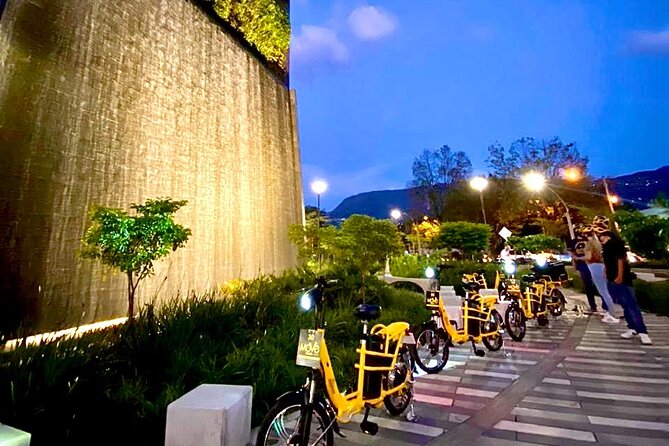 Private and personalized time and tailor-made tour Medellin - Starting in Laureles, With an E-Bike That Does the Heavy Lifting