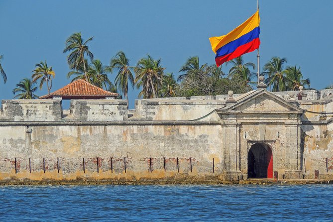 Private Boat to Rosario Islands & Barú - From Cartagena marina to open water, the skyline and fort route