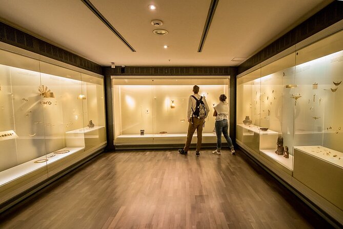 Private Bogotá Tour: Candelaria, Gold Museum, Optional Monserrate - Museo del Oro and Santander Park, Pre-Columbian gold plus real souvenir time