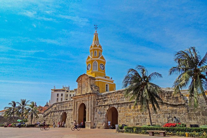 Private Cartagena Sightseeing - Old Town Footwork and Pasaje Badillo: Where the Day Gets Real