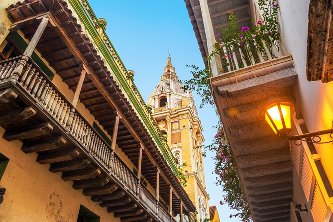 Private Cartagena Walking tour - Plaza de la Aduana: commerce and power behind the elegant facades