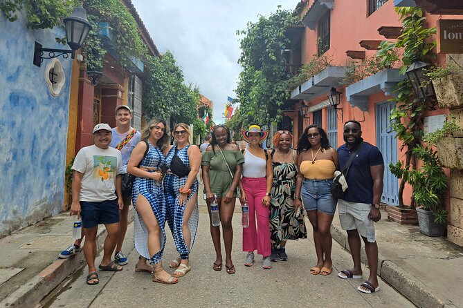 Private Cartagena Walking tour - Plaza de Bolívar: a leafy pause with independence context