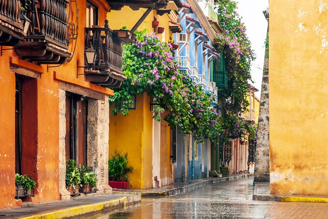 Private Cartagena Walking tour - Torre del Reloj at the city entrance: the landmark that gives you the plan