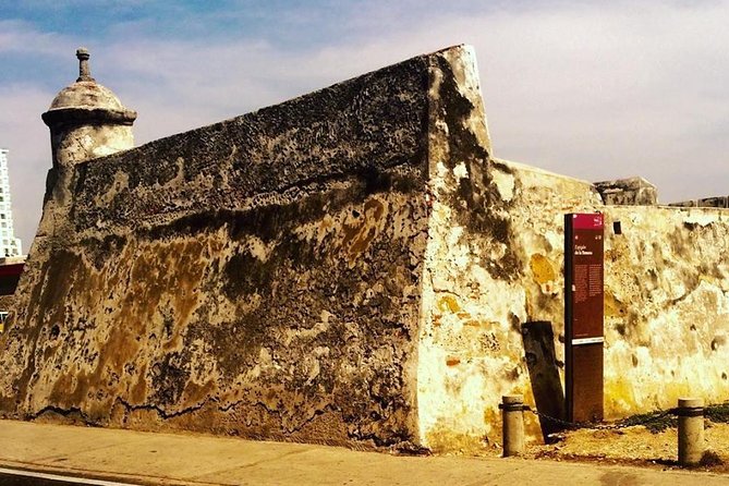 Private City Tour in executive vehicle - Las Bovedas: old warehouses turned into craft shops and a walk with purpose