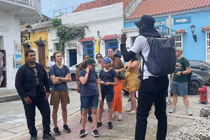 Private City Tours Cartagena Islanders Wall - A wall-to-fortress route that helps you read Cartagena fast