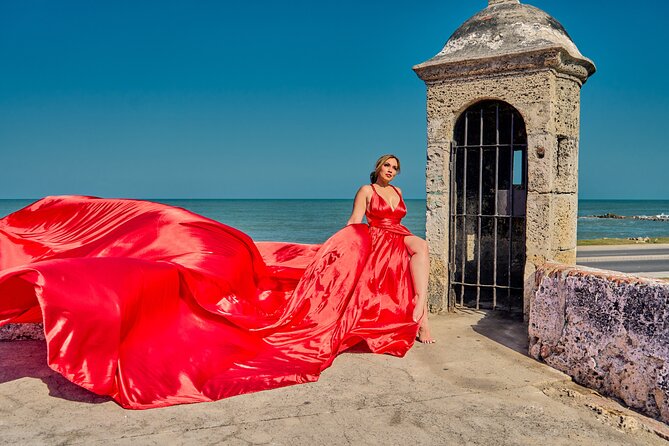 Private Flying Dress Photoshoot in Cartagena - Where You Meet: Monumento Torre del Reloj at Boca del Puente