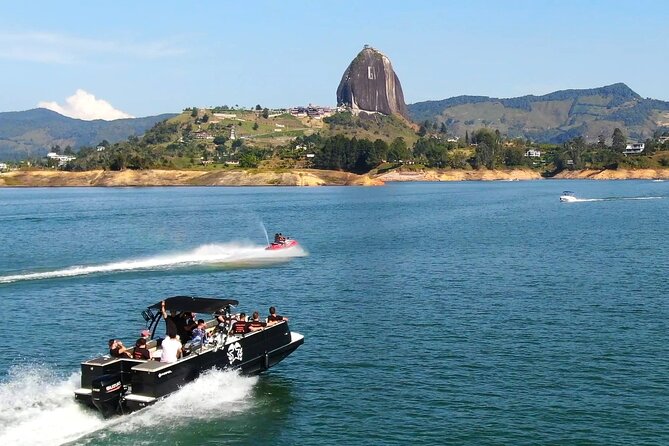 (Private Guatapé) Mansion Pablo Escobar+Paintball+Cuatrimoto+Boat - Stop 3: A Private Boat Ride on the Lake (Boat Option)