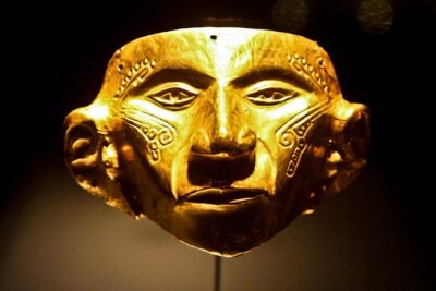Private Guided Tour of Bogotá’s Gold Museum with Transport
