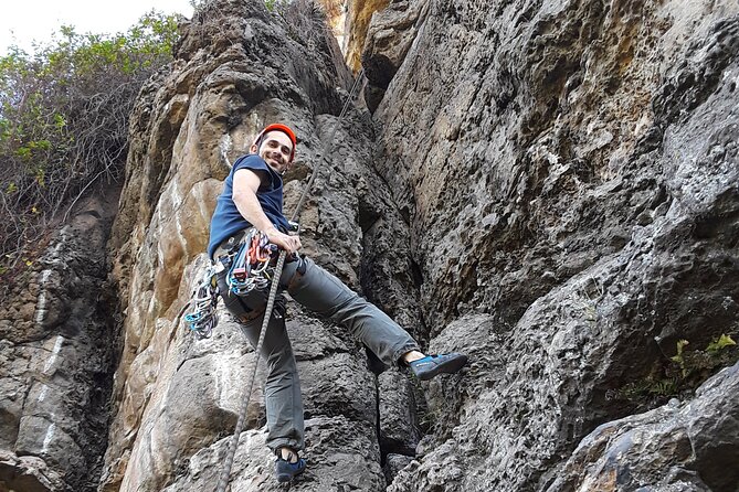 Private Half-day Rock Climbing Experience in the Suesca Rocks - The private guide and gear fitting: what matters on arrival
