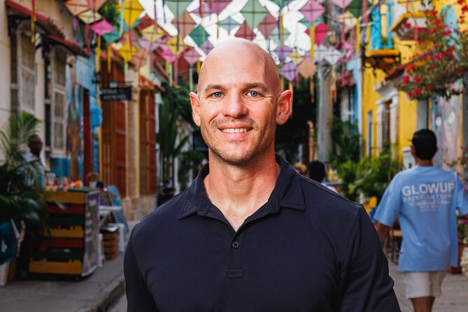Private Photo Session through the Streets of Cartagena - Parque Centenario: A Change of Pace for Sharper Looking Photos