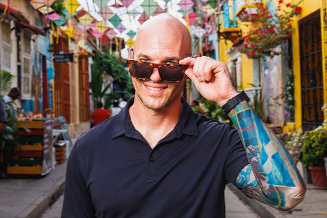 Private Photo Session through the Streets of Cartagena - Why Posing Help Makes the Photos Feel Like You