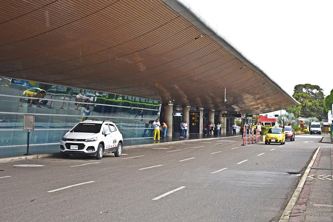 Private shuttle from Cartagena Airport to Santa Marta city - Why you might choose a private shuttle instead of buses
