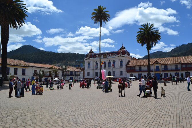Private Tour Cathedral Sal Zipaquira and Laguna Guatavita - Laguna de Guatavita: sacred water, mountain air, and a real climb