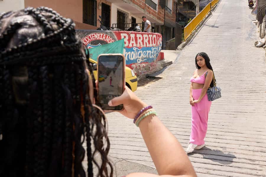 Private Tour Comuna 13 with Cable Car - Escalators, Markets, and Cultural Stops That Add More Than One Side of Comuna 13