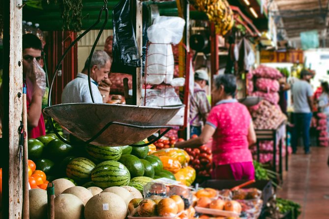 Private tour: Foodie Experience in Downtown Medellín - Lunch Inside the Market: The Open Kitchen Advantage