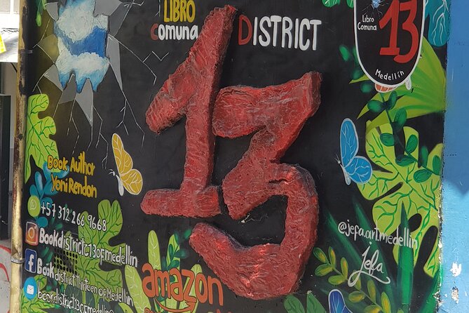 Private Tour in Comuna 13 with cable car (culture, street art and graffiti) - Stop 1 in Comuna 13, cable car orientation and the first big view