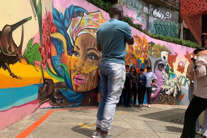 Private Tour in Comuna 13 with cable car (culture, street art and graffiti) - Who should book this, and who might want a different style