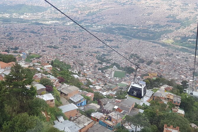 Private Tour in Comuna 13 with cable car (culture, street art and graffiti) - The street art walk, where the murals actually have context