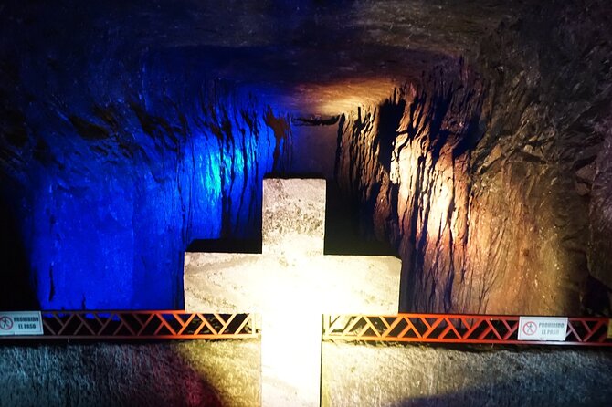 Private Tour of Laguna Guatavita and Zipaquirá Salt Cathedral - Zipaquirá Salt Cathedral: tickets handled, audioguides included
