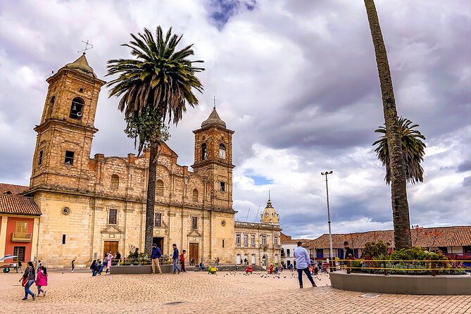 Private Tour: Salt Cathedral and Zipaquirá with Local Experience - From your hotel in Bogotá to the Salt Cathedral: what the first hour does for you