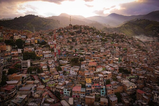 Private Tour to Comuna 13 & Exotic Fruit Market in Medellin! - A private route through Medellín, starting with fruit