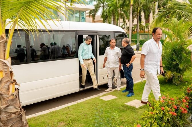 Private Transfers Airport and Hotels in Cartagena - The Airport Pickup Plan: Rafael Núñez, Exit Meeting, Name Sign