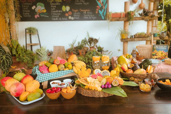 Private Tropical Fruit Tasting - The tasting lesson: why the fruit tastes different and how to eat it