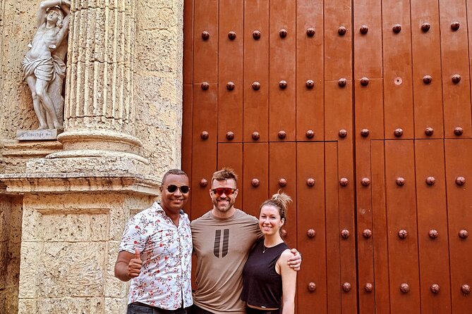 Private Walking Tour in Cartagena - Las Bóvedas: Former Military Depots and Prisons Now for Crafts and Souvenirs