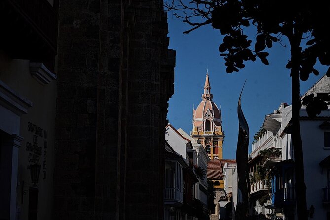 Private Walking Tour in Walled City and Getsemani Cartagena - Stop 4: Getsemaní streets and Colombian snack tastings