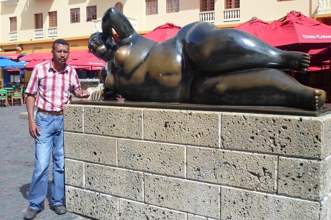 Private Walking Tour through Kalamari and Getsemaní in Cartagena - Parque Centenario, Wildlife and Independence Commemoration