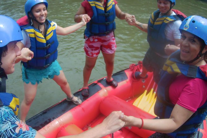 Rafting Fonse River (Class II & III) - The safety system: clear instructions, two guides, and teamwork in every rapid