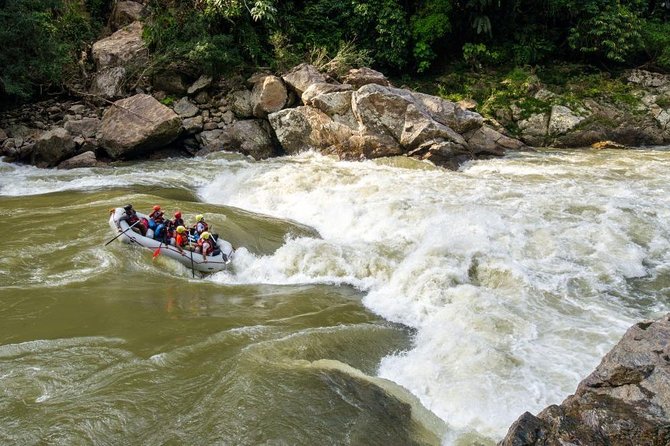 Rio Samana 2 Days Rafting Expedition - Day one rafting: warm-water rapids and a camp you did not build