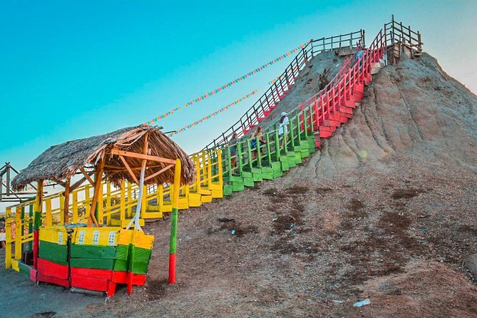 Route Mud volcano el totumo + Beach club - Volcano headquarters setup: lockers, bathrooms, and the pre-mud routine