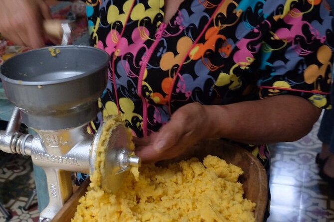 Sabor Colombiano Cooking Studio - Shrimp cocktail and coastal drink lessons