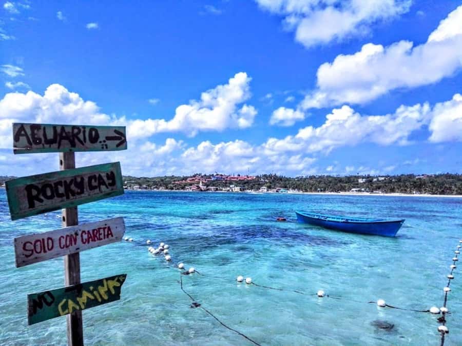 SAN ANDRES: BOAT TRANSFER + JOHNNY CAY - Getting To Muelle de la policia and Meeting Up the Right Way