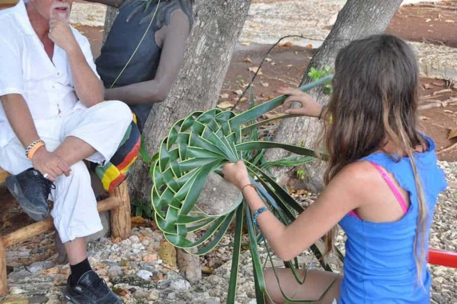 San Andres: Coco Art Workshop - Watching Sky and His Dad Work: Traditional Skill Plus Contemporary Ideas