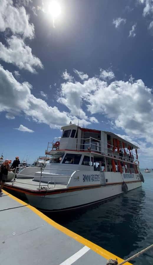 SAN ANDRES: Full Day Combo - Johnny Cay or Aquarium, Bay Tour, Island Chiva Tour - Key things to know before you go