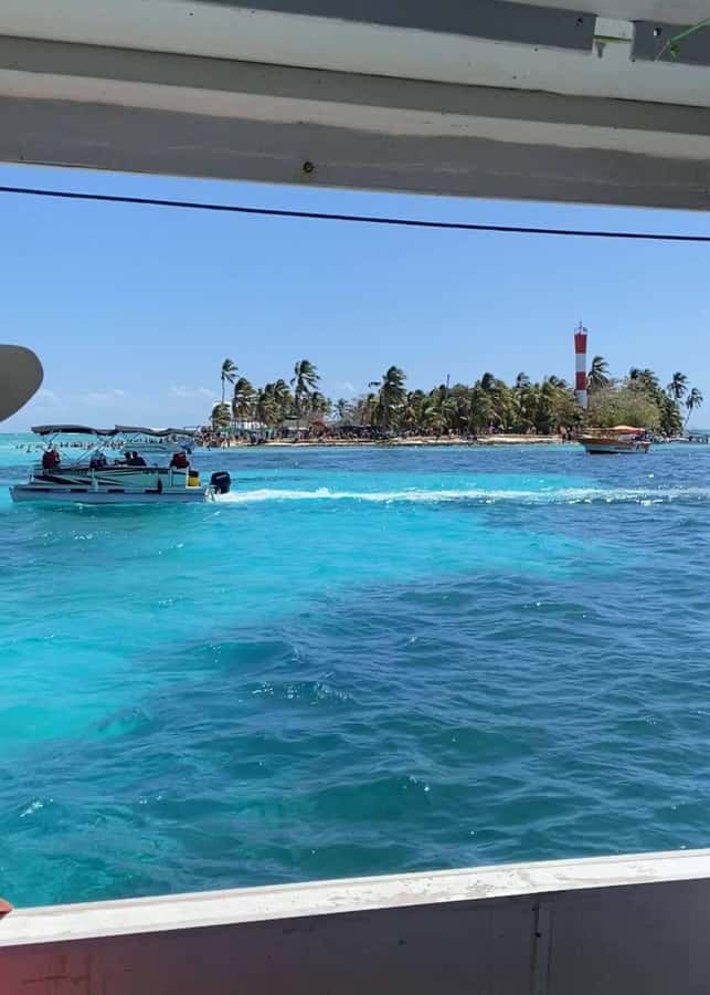SAN ANDRES: Full Day Combo - Johnny Cay or Aquarium, Bay Tour, Island Chiva Tour - How the San Andrés full-day combo fits together