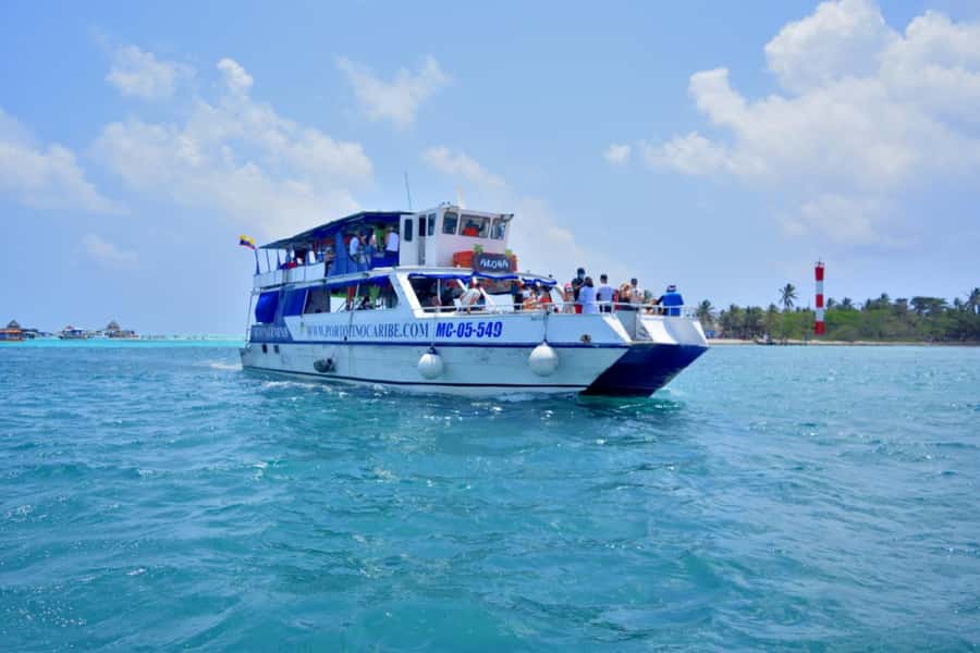 SAN ANDRES: Full Day Combo - Johnny Cay or Aquarium, Bay Tour, Island Chiva Tour - Johnny Cay vs Magic Aquarium: choose your water experience