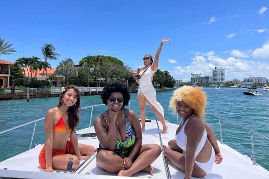 SAN ANDRES: Full Day Combo - Johnny Cay or Aquarium, Bay Tour, Island Chiva Tour - Language, names, and check-in: the day can go smooth or get messy