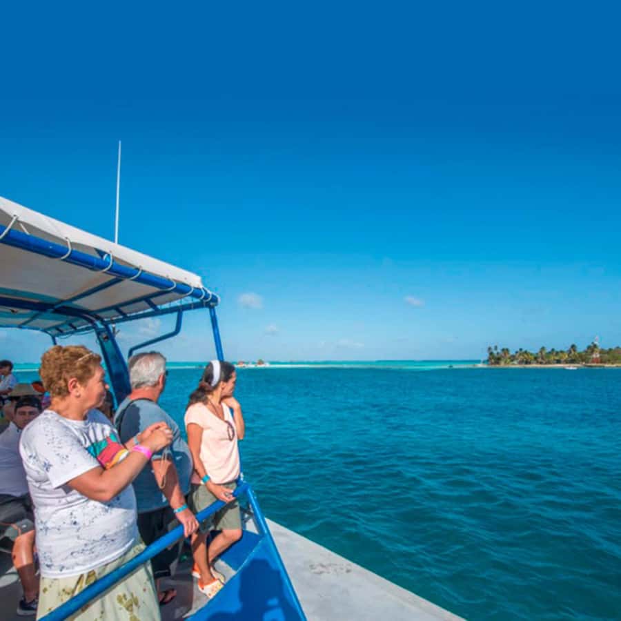 SAN ANDRES: Full Day Combo - Johnny Cay or Aquarium, Bay Tour, Island Chiva Tour - Marina Portofino start, plus the inner-bay style guided time